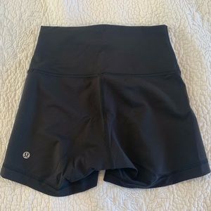 Lululemon Black Contour Wunder Under Shorts